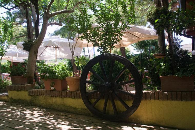Hotel Ristorante Solari Бриатико Экстерьер фото